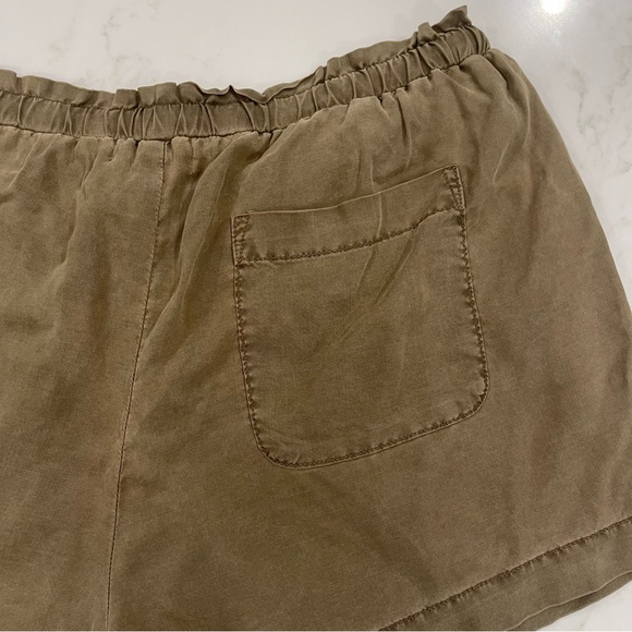 Cloth & Stone Women's Olive Cargo Shorts - Picture 10 of 14